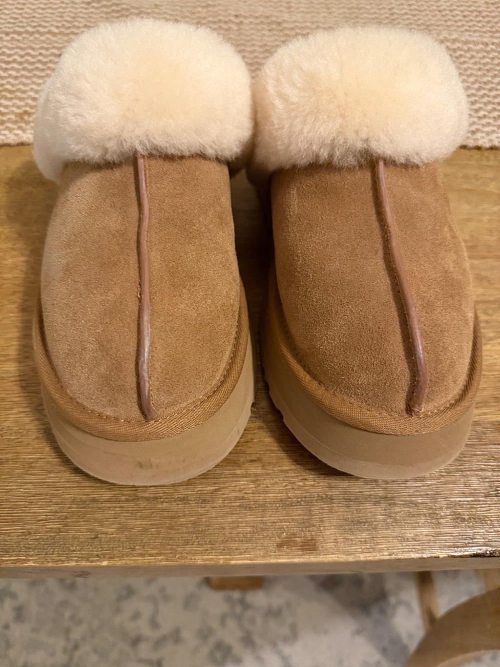 UGG - Picture 6 of 6